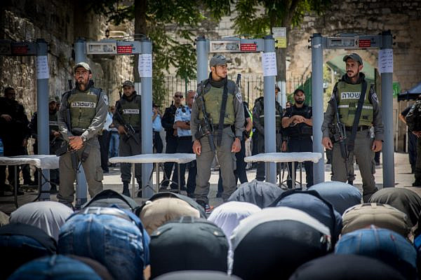 Palestinian worshippers pray at Lions' Gate at the entrance to Al-Aqsa compound. Metal detectors were placed outside the site by Israeli authorities following an attack by Palestinian citizens of Israel on Israeli security forces, July 16, 2017. (Yonatan Sindel/Flash90)