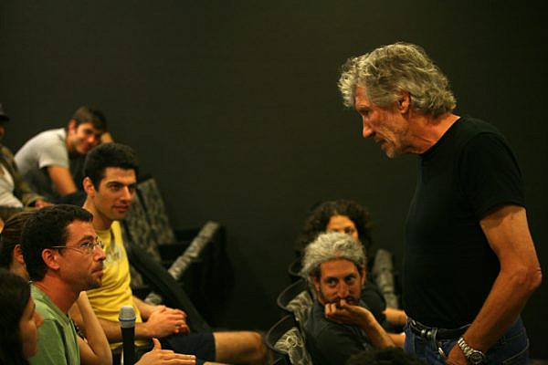 British rock legend Roger Waters speaks to students at the Sam Spiegel Film and Television School, Jerusalem, June 1, 2009. (Lior Mizrahi/Flash90)