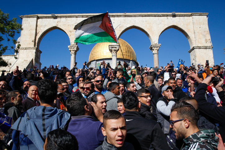 Palestinians shout slogans during a protest against U.S. President Donald Trump's announcement recognizing Jerusalem as the capital of Israel, following Friday prayers at the Al Aqsa compound in Jerusalem's Old City, December 8, 2017. (Sliman Khader/Flash90)