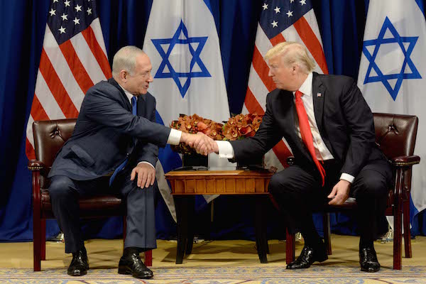Prime Minister Benjamin Netanyahu meets with US President Donald Trump, in New York. September 18, 2017. (Avi Ohayon/GPO)