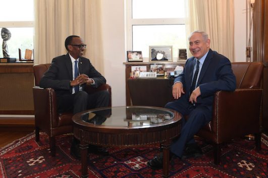Israeli Prime Minister Benjamin Netanyahu meets with President of Rwanda Paul Kagame, at the Prime Minister's Office in Jerusalem on July 10, 2017. (Kobi Gideon/GPO)