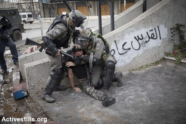 Illustrative photo of Border Police officers arresting a Palestinian. (Oren Ziv/Activestills.org)