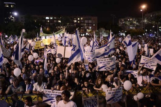 Israelis rally in support of Elor Azaria, the Israeli soldier who shot and killed incapacitated Palestinian attacker in Hebron. Rabin Square, Tel Aviv, April 19, 2016. (Tomer Neuberg/Flash90)