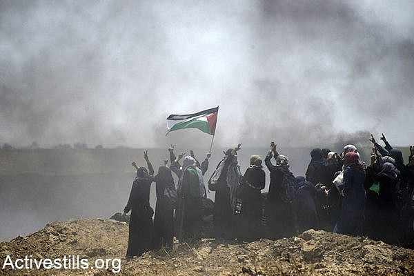 A group of Palestinian women demonstrate during a protest on the Gaza border, May 14, 2018. (Mohammed Zaanoun/Activestills.org)