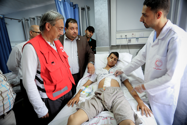 Francesco Rocca, the President of the International Federation of Red Cross and Red Crescent Societies, meets a Palestinian receiving treatment for wounds sustained during protests at the Gaza-Israel boder, during his tour of the Red Crescent Hospital in Khan Yunis, in the southern Gaza Strip. (Abed Rahim Khatib/ Flash90)