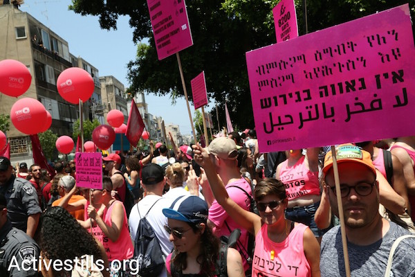 LGBTQ activists protest pinkwashing during the Tel Aviv Pride March. June 8, 2018. (Activestills.org)