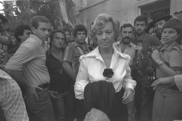 Felicia Langer exits the High Court in Jerusalem, after the hearing of the appeal against Bassem Shaka's expulsion. November 22, 1979. (Herman Hanina)