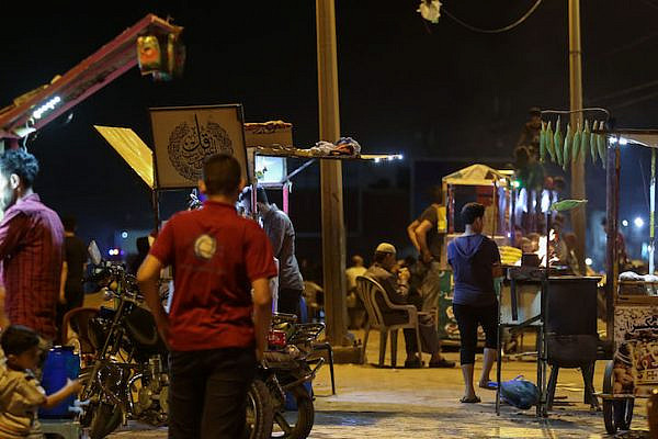 Street vendors seen on the Gaza promenade. (Mohamed Al Hajjar)