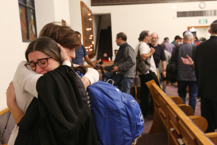 People at a memorial service for the victims of the shooting at Tree of Life Congregation, at a synagogue in Jerusalem, on October 29, 2018. (Yossi Zamir/Flash90)