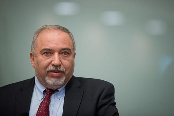 Israeli Defense Minister Avigdor Liberman announces his resignation following the ceasefire with Hamas in the Gaza Strip, during a press conference in the Knesset, Jerusalem, November 14, 2018. (Yonatan Sindel/Flash90)