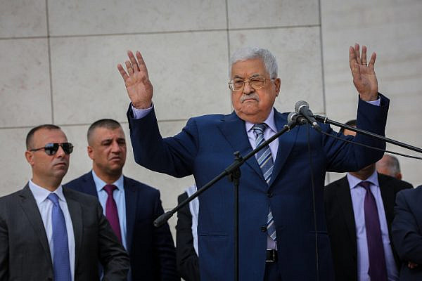 Palestinian President Mahmud Abbas delivers a speech after visiting the grave of late Palestinian leader Yasser Arafat, during a ceremony to mark the anniversary of Arafat's death, November 11, 2018, Ramallah. (Flash90)