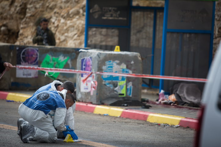 Israeli security forces at the scene of a shooting attack at the entrance to the Israeli settlement of Givat Asaf, in the West Bank, on December 13, 2018. Two soldiers were killed and several others wounded. Photo by (Hadas Parush/Flash90)