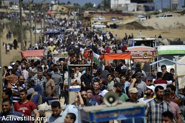 Thousands of Palestinians march toward the the Gaza-Israel fence during a Great Return March demonstration east of Gaza City, May 14, 2018. (Mohammad Zaanoun)