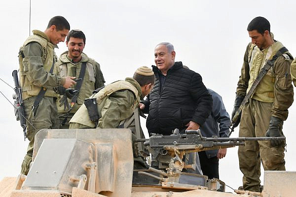 Prime Minister Benjamin Netanyahu visits a military drill in southern Israel, January 23, 2019. (Flash90)