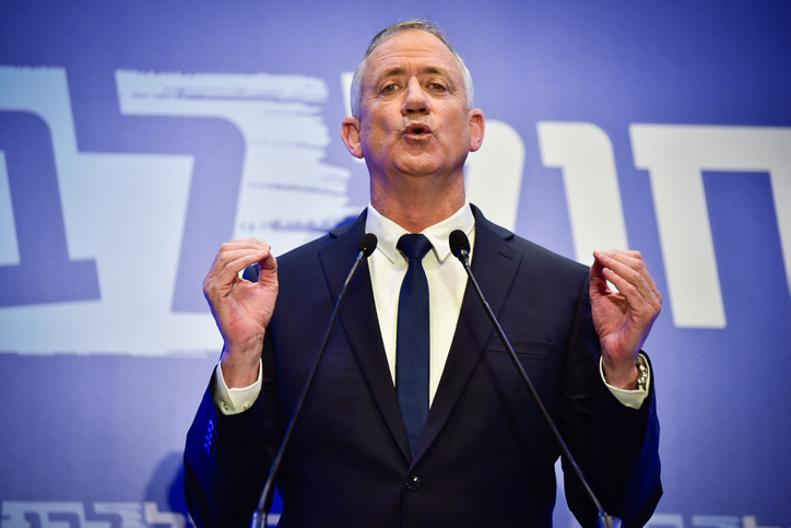 Netanyahu rival Benny Gantz delivers a statement to the media in Tel Aviv, February 28, 2019. (Flash90)
