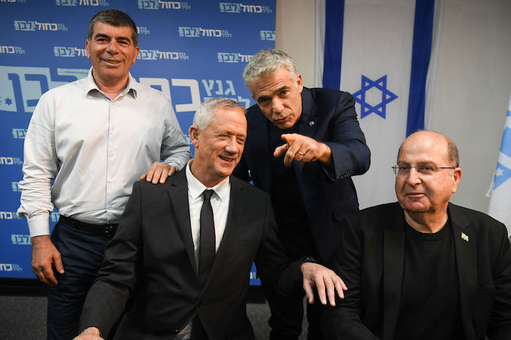 Members of the Blue White political party (left to right: Gabi Ashkenazi, Benny Gantz, Yair Lapid, and Moshe Ya'alon at a press conference at the Blue and White party headquarters, Tel Aviv, April 10, 2019. (Flash90) 