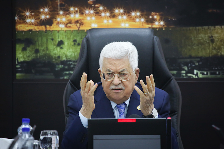 Palestinian President Mahmoud Abbas presides over a meeting of the Palestinian government in Ramallah, West Bank, on April 29, 2019. (Flash90)