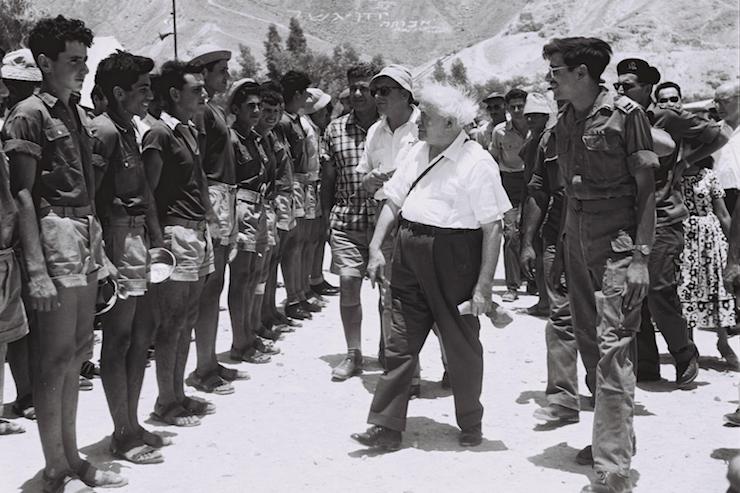 Prime Minister David Ben Gurion visits the agricultural settlement of Be'er Ora, north of Eilat, June 13, 1957. (Moshe Pridan/GPO) ביקור רוה"מ דוד בן גוריון בבסיס הגדנ"ע החקלאי "באר אורה" ליד אילת.