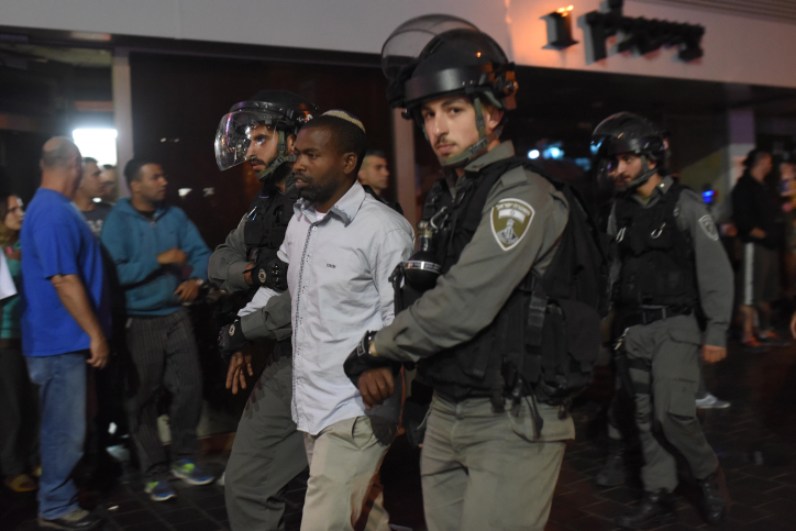 Police arrest a demonstrator taking part a protest attended by thousands of Israeli-Ethiopians against police violence and racism, Tel Aviv. May 3, 2015. (Ben Kelmer/Flash90)