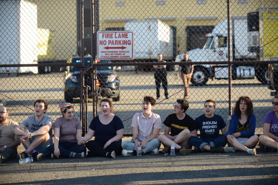 American Jews with Never Again Action demonstrate outside an ICE detention facility in New Jersey, July 1, 2019. (Gili Getz)