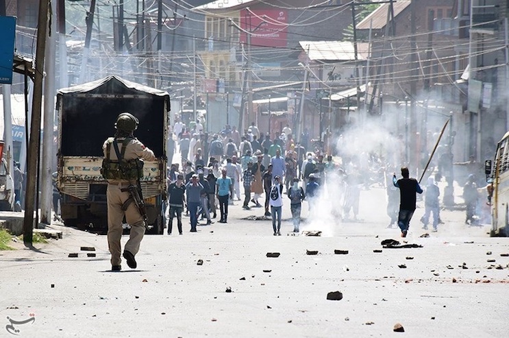 Indian police in Kashmir confront protesters December 2018. (Tasnim News Agency/CC BY 4.0)