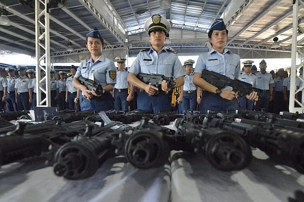 The Philippine Coast Guard presenting a shipment of 70 Israeli-made machine guns at the PCG National Headquarters Port Area on May 7, 2018. (Courtesy of Philippines Coast Guard)
