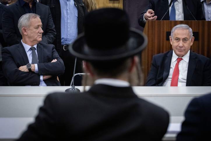 Prime Minister Benjamin Netanyahu and Blue and White leader Benny Gantz at a Knesset ceremony marking six years since the death of Rabbi Ovadia Yosef, November 4, 2019. (Hadas Parush/Flash90)