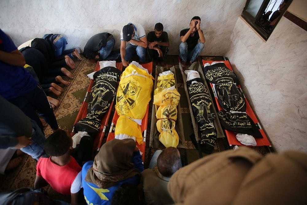 Mourners attend the funeral of seven members of the Abu Malhous family killed by an Israeli airstrike, during their funeral, Deir al-Balah, central Gaza Strip, November 14, 2019. (Hassan Jedi/Flash90)