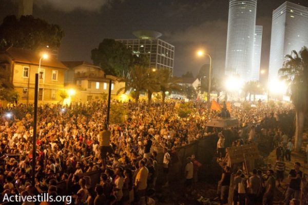 Over 200,000 gather at social justice protest (photo: Keren Manor/activestills)
