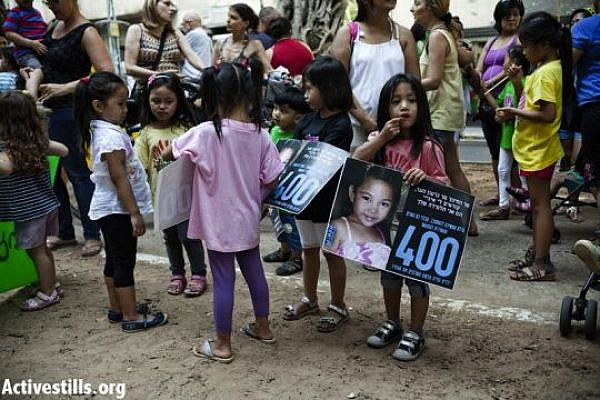 Children of migrant workers protest against deportations in Tel Aviv (Activestills).