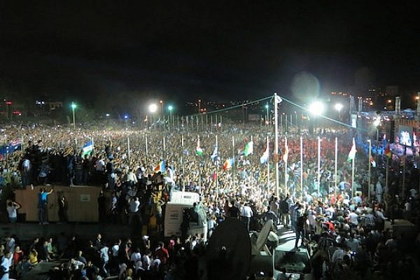 Tens of thousands gather to hear Muhammad Assaf perform in Ramallah. July 1, 2013. (May Castelnuovo)