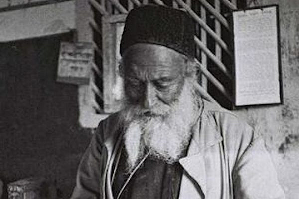 A resident of Safed praying. (Photo: GPO)