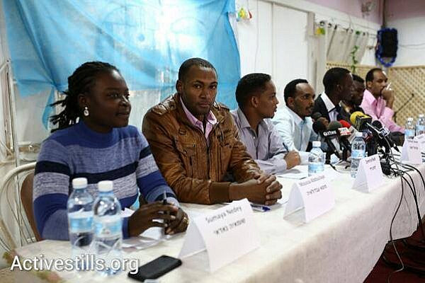 African asylum seekers hold press conference in south Tel Aviv's Levinsky Park, where they announce that they will continue striking. (photo: Activestills.org)