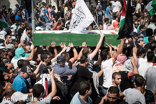 Palestinians carry the body of Muhammed Abu Khdeir through the streets of Shuafat. (photo: Oren Ziv/Activestills.org)