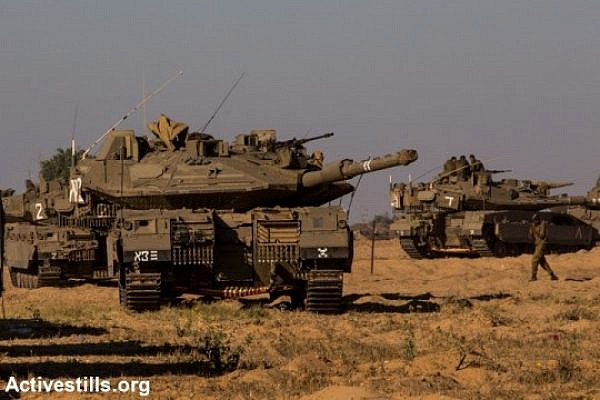 Israeli tanks on the border with Gaza. (photo: Activestills)
