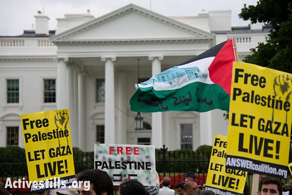 Some 10,000 demonstrators march on the White House in Washington, D.C., to protest Israel's offensive in Gaza, August 2, 2014. (Activestills.org)