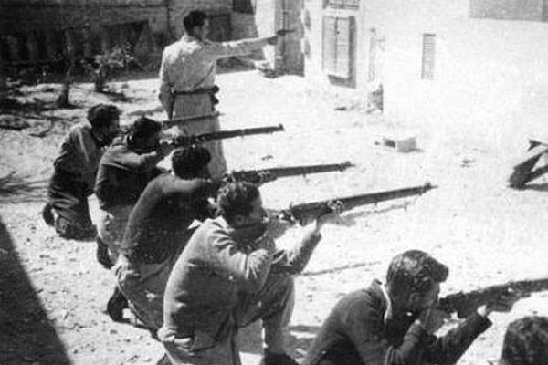 Irgun fighters training in 1947. (photo: Archive of Jabotinsky Institute in Israel/CC BY 2.5)