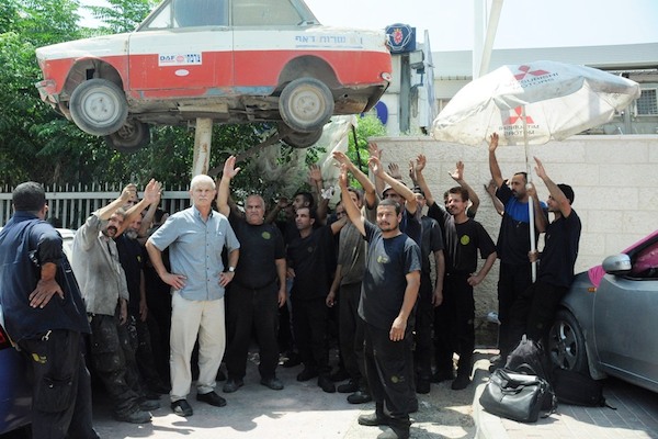 Employees at the Zarfati Garage in Mishur Adumim vote to strike on July 22, 2014. (Photo courtesy of Ma’an workers union)