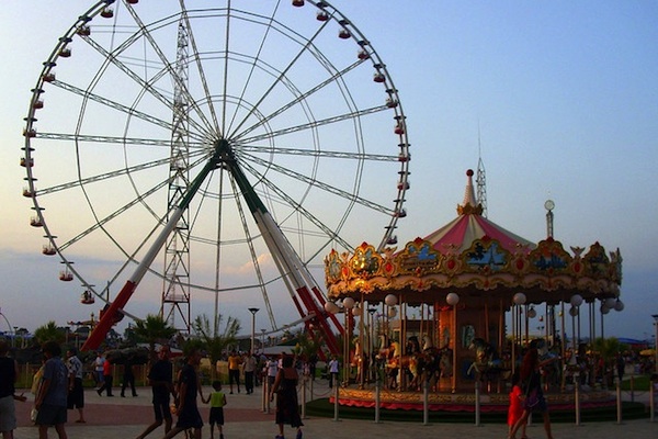Amusement Park (Photo: Arpine Grigoryan/Flickr BY-NC-ND 2.0)