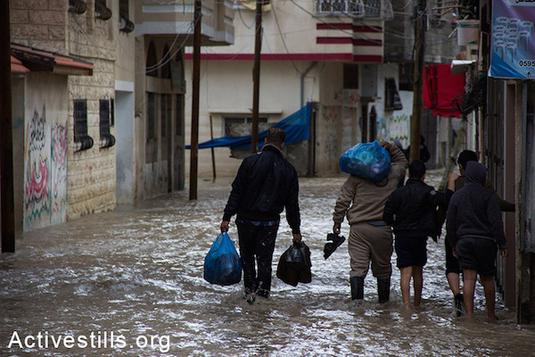 Residents of Al-Nafaq in high waters flooding the neighborhood, Gaza City, November 27, 2014. Basel Yazouri/Activestills.org