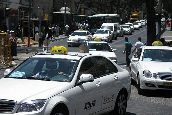 Israeli white taxis ply the noontime streets of downtown Jerusalem (photo: Yoninah/CC BY-SA 3.0)