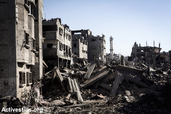 A destroyed quarter in Shujaiyeh neighborhood in the east of Gaza City, during a ceasefire, July 27, 2014. (Photo by Anne Paq/Activestills.org)
