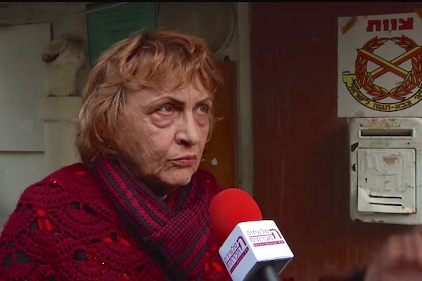 An elderly Russian immigrant in Israel (Screenshot Social TV)