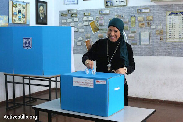 A Palestinian citizen of Israel votes in the 2015 elections, March 17, 2015 Ramle, Israel. (photo: Oren Ziv/Activestills.org)
