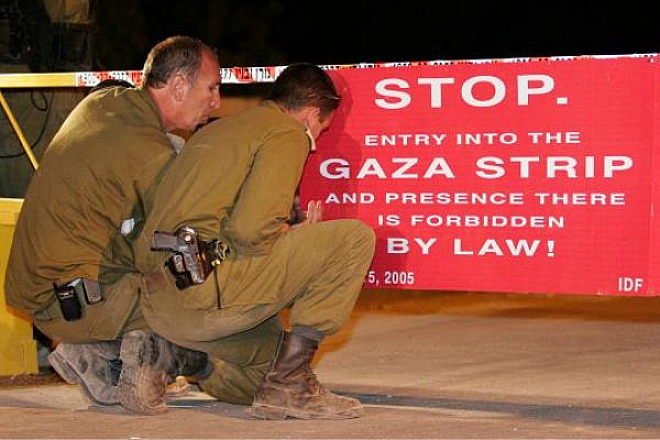 The entrance to the Gaza settlements is officially sealed on August 14, 2005 (IDFonline/Flickr)
