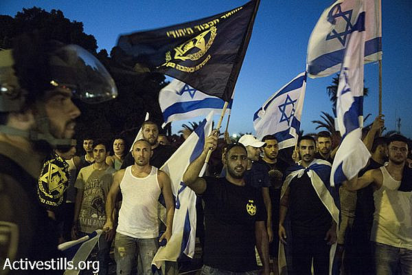 Right-wing activists shout at Palestinian activists, during a protest for the release of Palestinian Mohammed Allan, who is held by Israel without trial and who has slipped into a coma after a nearly two-month hunger strike, in the city of Ashkelon, August 16, 2015. Police prevented from Palestinian and Israeli activists to arrive to the hospital in which Allan is held, arresting eight activists, using pepper spray and skunk water canon. (photos: Keren Manor / Activestills.org)