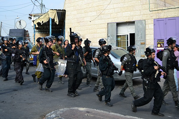 Israeli security forces enter Jabel Mukaber, a Palestinian neighborhood of Jerusalem (Photo: Dahlia Scheindlin, 19 October 2015)