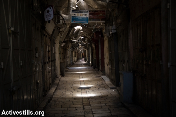 Palestinian shops are shuttered in the Old City of Jerusalem after Israel restricted entry of Palestinians following a series of stabbing attacks, October 5, 2015. (Faiz Abu Rmeleh/Activestills.org)
