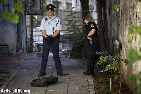 File photo of police blocking the entrance to a building in Tel Aviv. (Oren Ziv/Activestills.org)