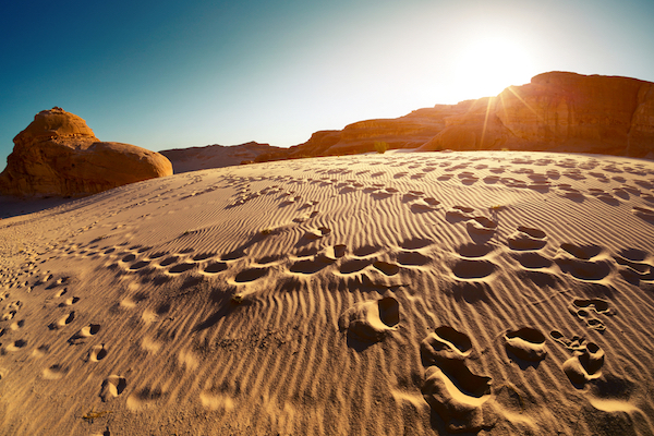 Footprints in the sand in the Sinai desert. (Dudarev Mikhail / Shutterstock.com)